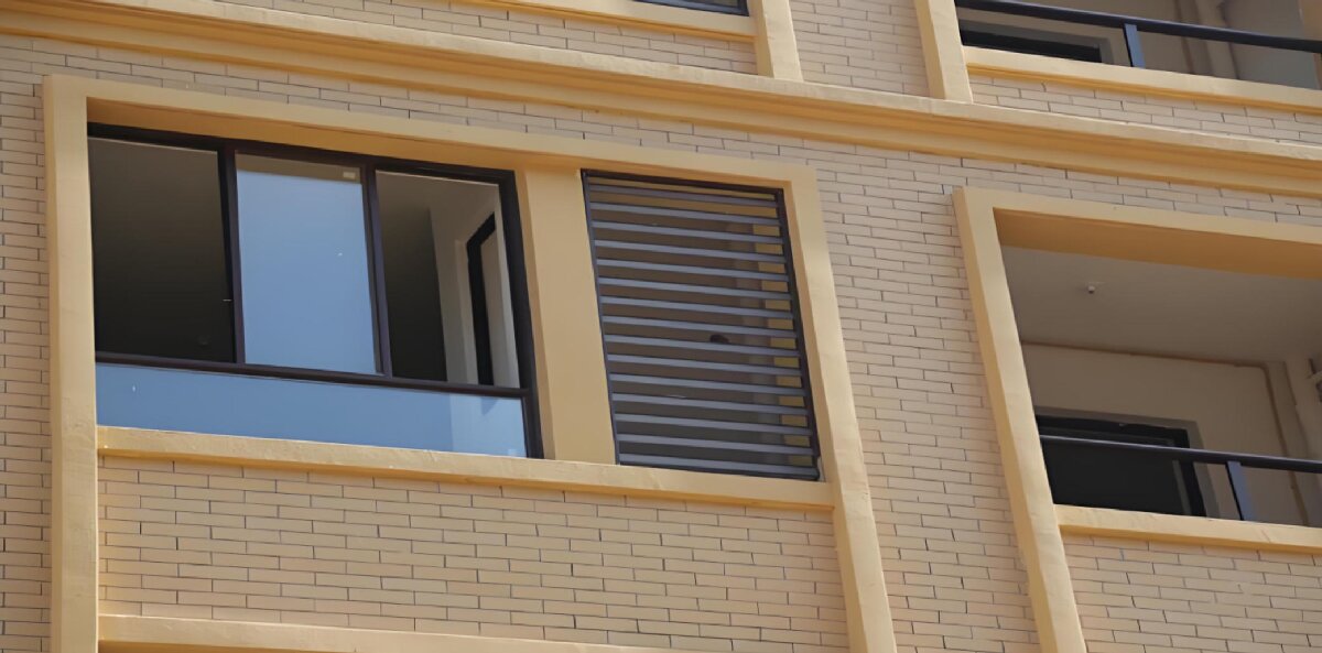 房屋外墻門窗滲水、開裂修繕！(圖1)